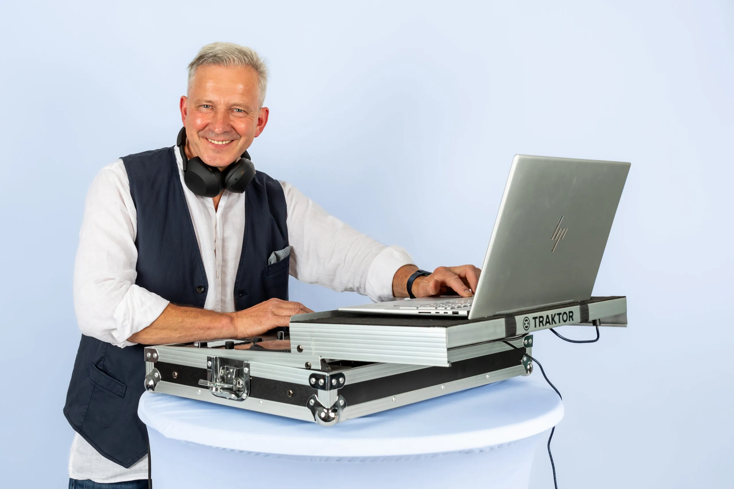 DJ Heinz mit seiner DJ Ausrüstung in Berlin